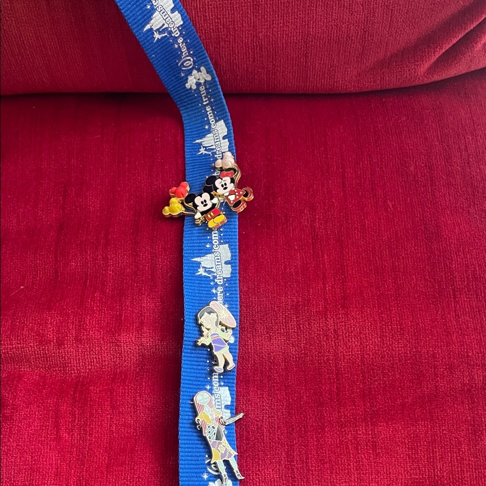 Blue Kids Toy Lanyard with Character Pins - Picture 5 of 7